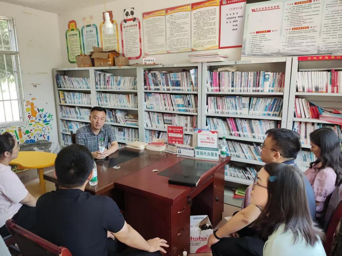 县人大常委会主任刘强深入劳动镇走访联系群众和...