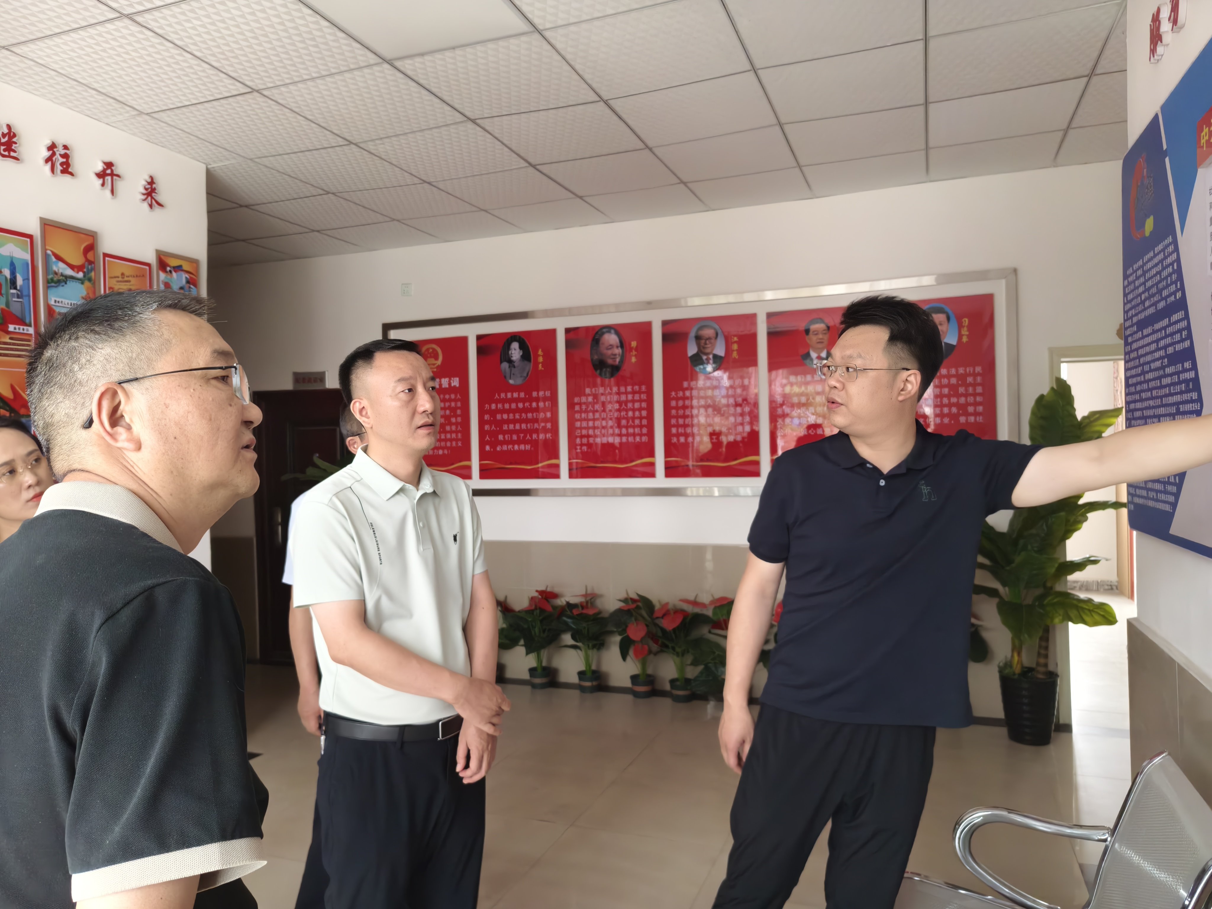 县人大常委会党组书记、主任刘强到中天镇调研代...