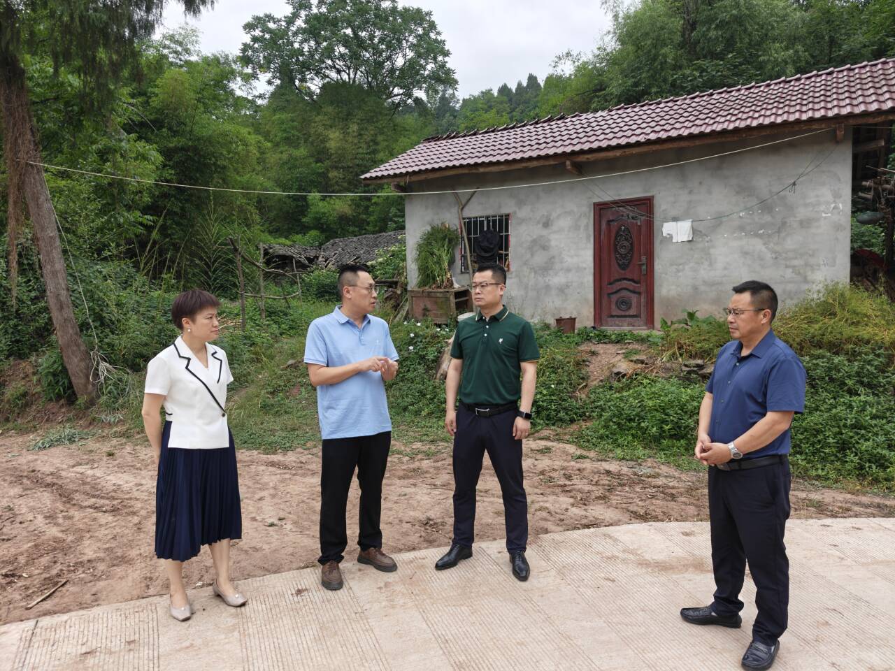 县人大常委会党组副书记、副主任杨世奇带队开展...